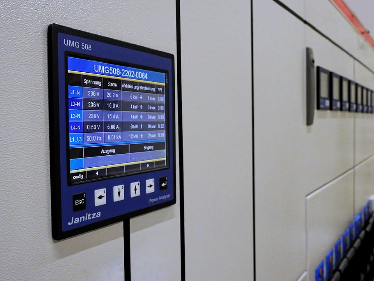 Understanding Medium Voltage Inverters: Key Benefits and Applications